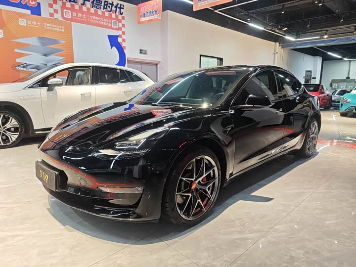 Фото 1 - Tesla Model 3