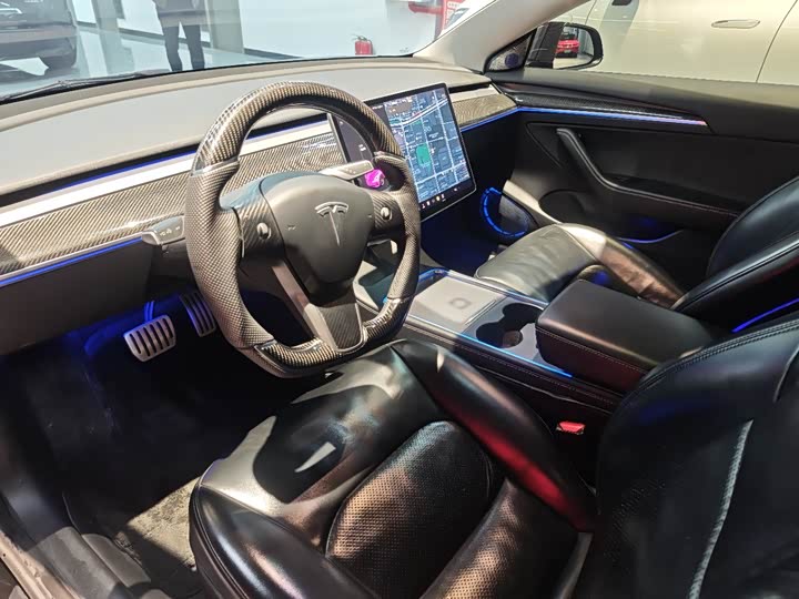 Фото 4 - Tesla Model 3