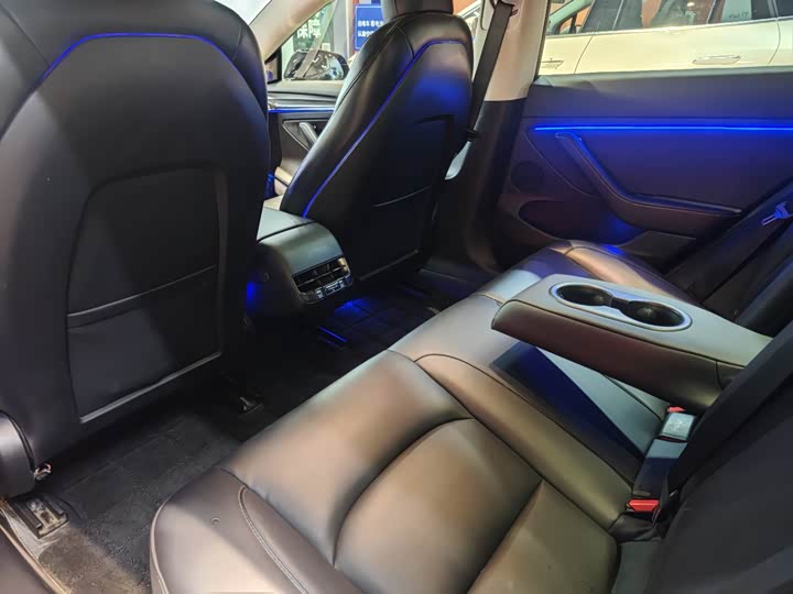 Фото 5 - Tesla Model 3