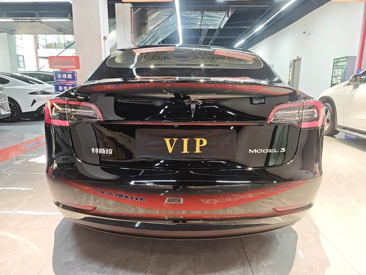 Фото 8 - Tesla Model 3