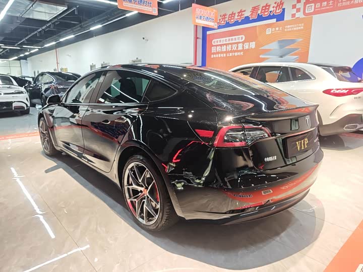 Фото 9 - Tesla Model 3