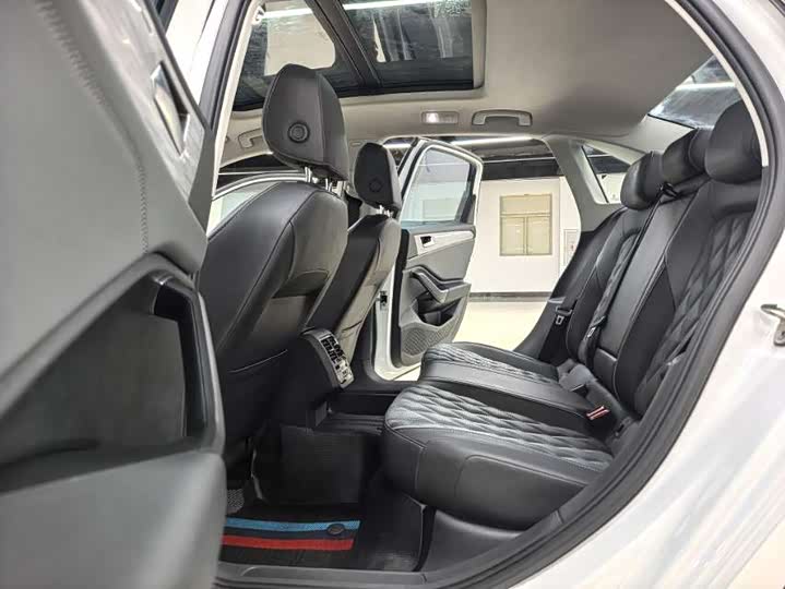 Фото 9 - Volkswagen Sagitar L