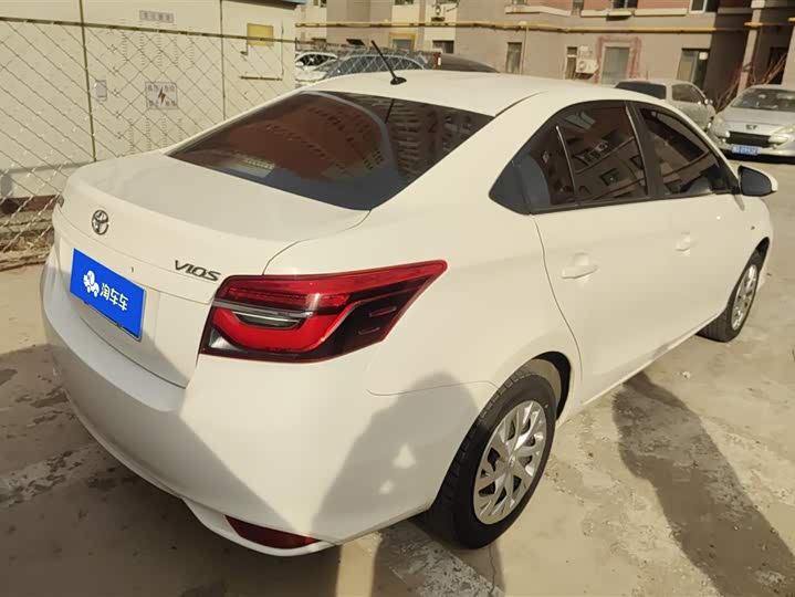 Фото 3 - Toyota Vios