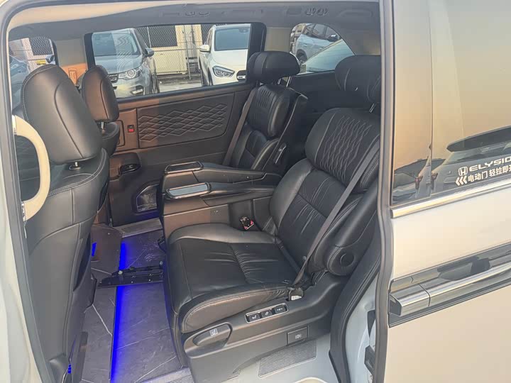 Фото 4 - Honda Elysion