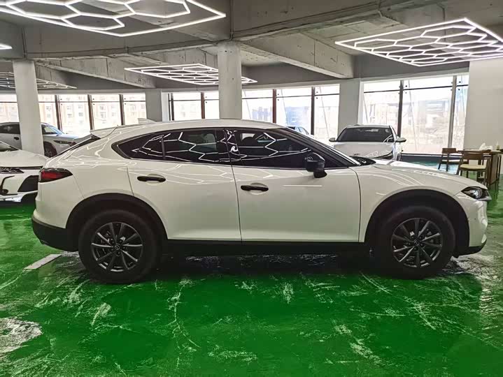 Photo 4 - Mazda CX-4