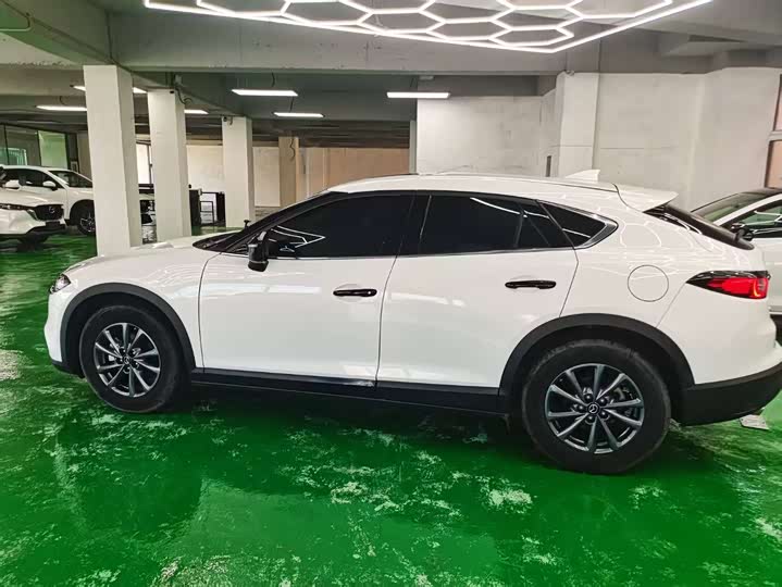 Photo 5 - Mazda CX-4