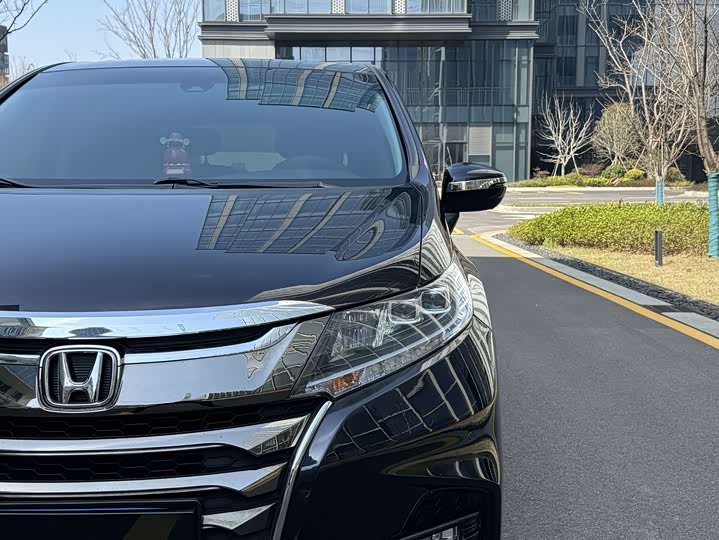 Фото 4 - Honda Odyssey