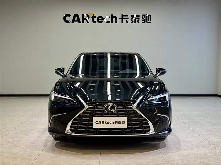 Фото 3 - Lexus ES