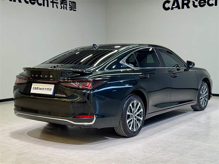 Фото 4 - Lexus ES