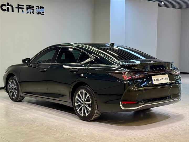 Фото 6 - Lexus ES