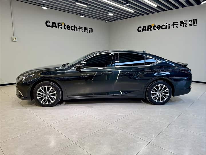 Фото 7 - Lexus ES