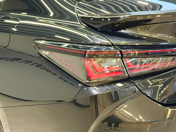 Фото 9 - Lexus ES