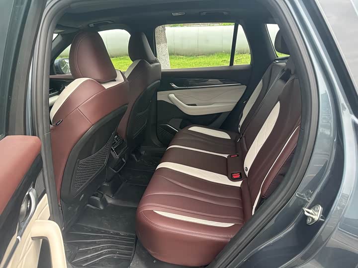 Фото 6 - Geely Monjaro