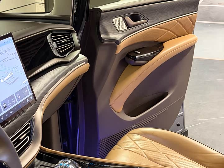 Фото 6 - Denza D9