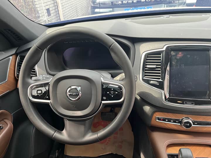 Photo 4 - Volvo XC90