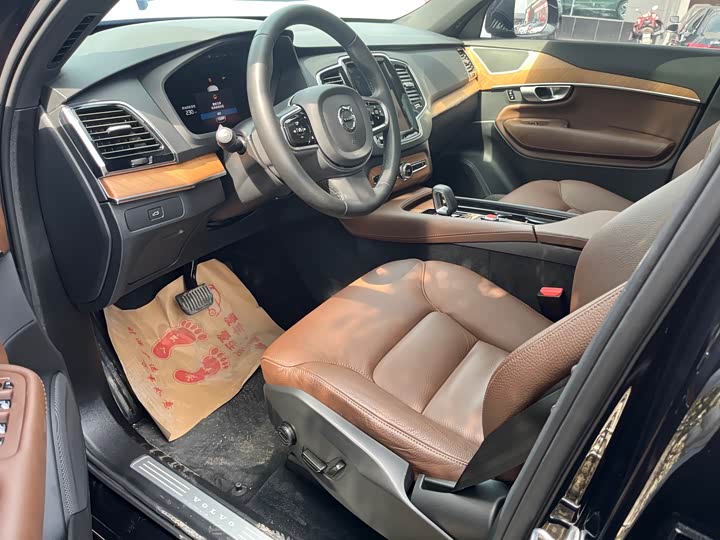 Photo 5 - Volvo XC90