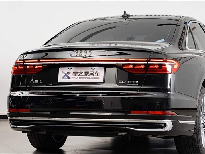 Photo 8 - Audi A8