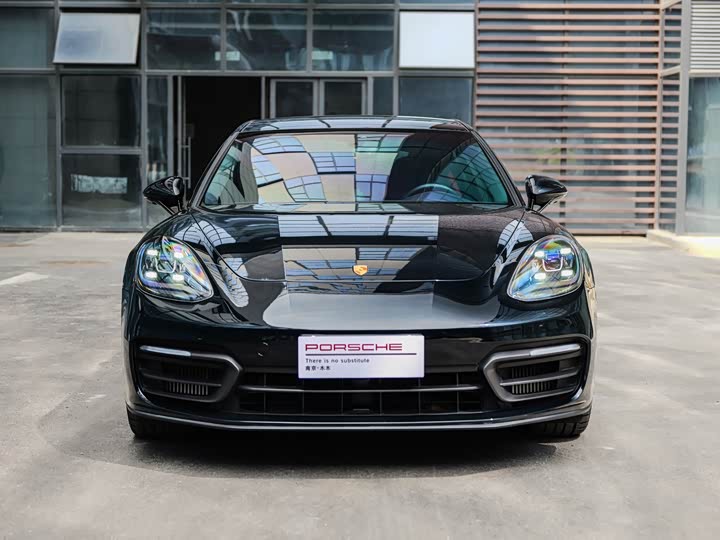 Фото 2 - Porsche Panamera