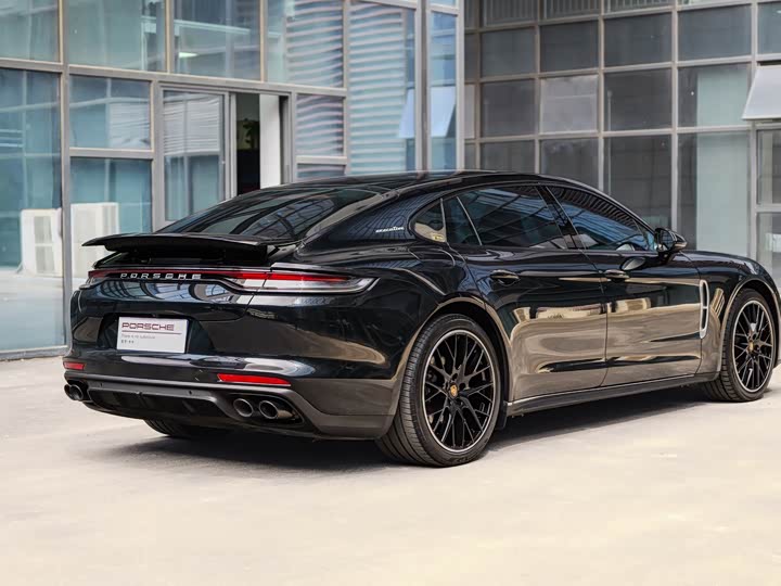 Фото 3 - Porsche Panamera