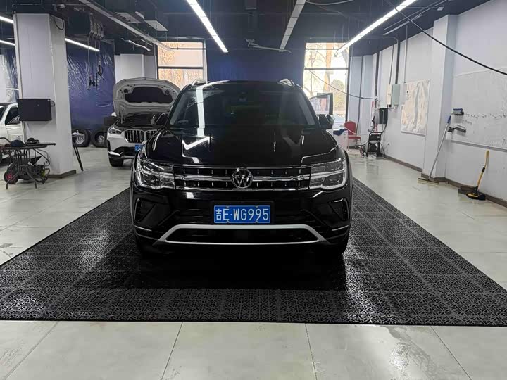 Photo 2 - Volkswagen Teramont Pro