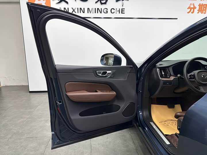 Фото 7 - Volvo XC60