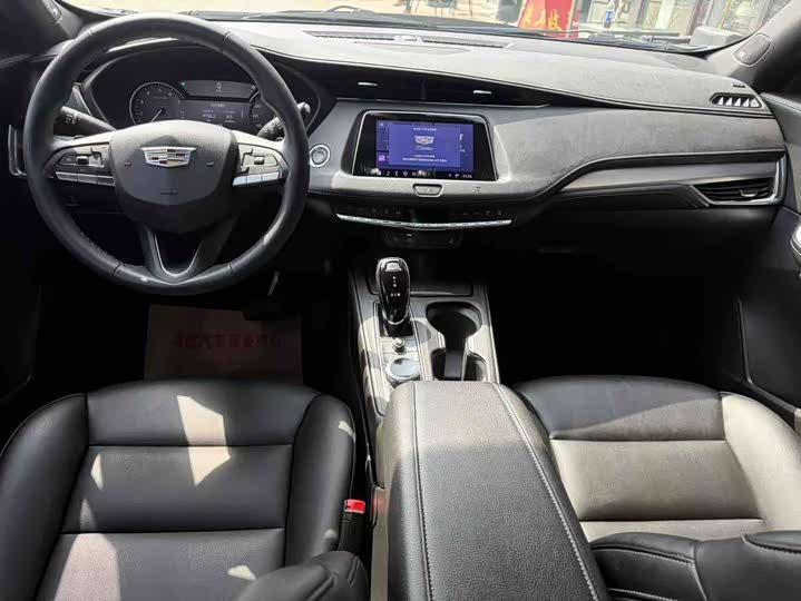 Фото 4 - Cadillac XT4