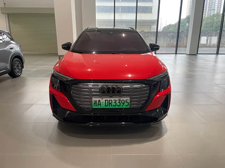 Фото 2 - Audi Q5 e-tron