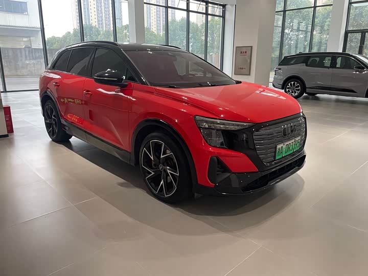 Фото 3 - Audi Q5 e-tron