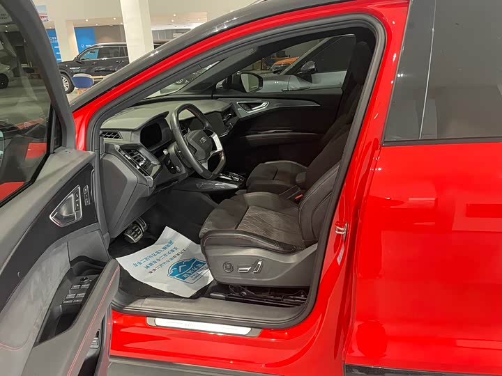 Фото 7 - Audi Q5 e-tron