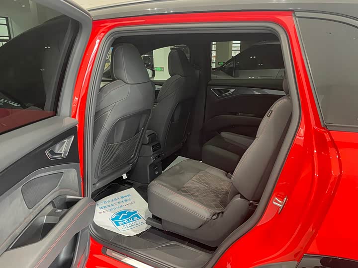 Фото 8 - Audi Q5 e-tron