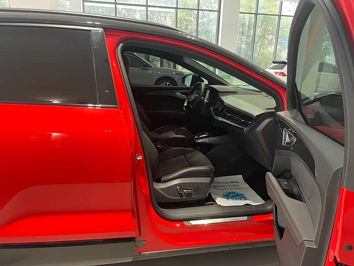 Фото 9 - Audi Q5 e-tron