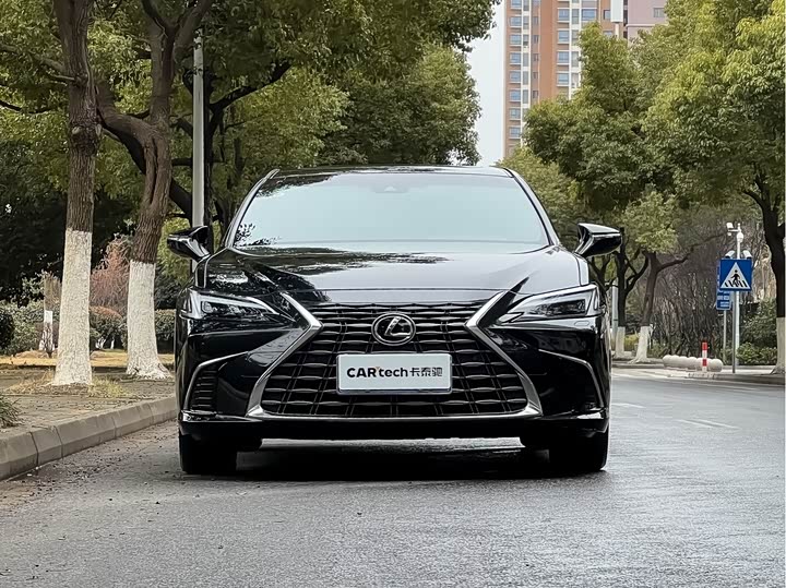 Фото 2 - Lexus ES