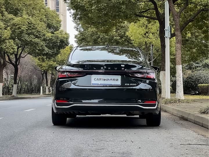 Фото 4 - Lexus ES