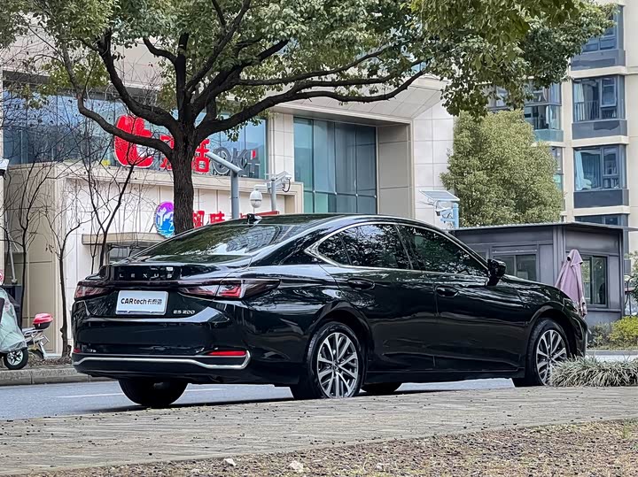 Фото 5 - Lexus ES