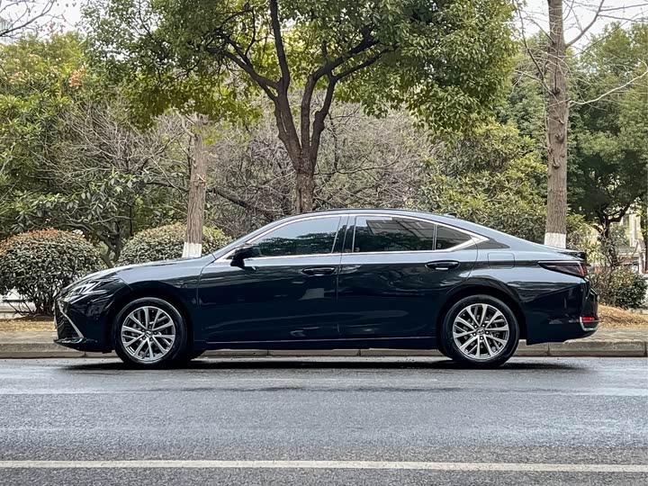 Фото 7 - Lexus ES