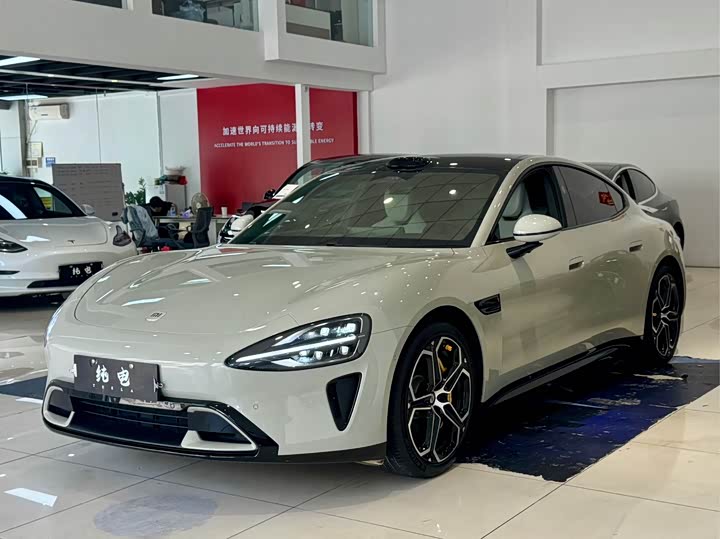 Фото 1 - Xiaomi YU7