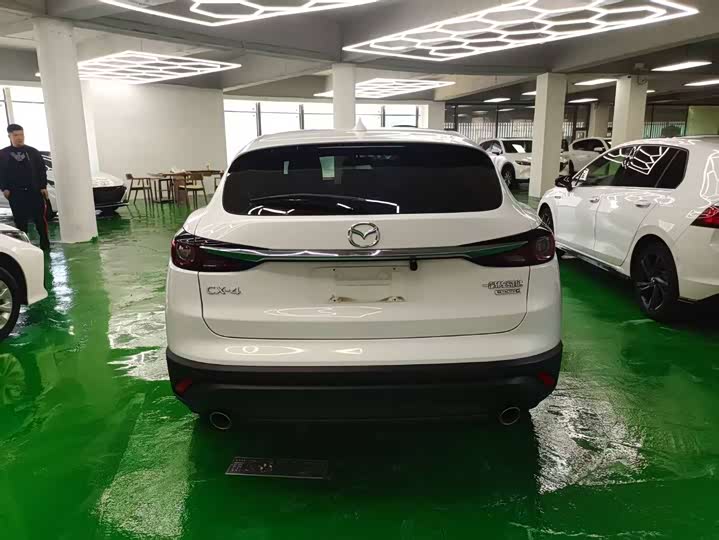 Photo 6 - Mazda CX-4