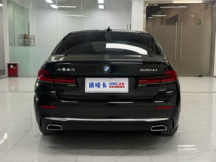 Photo 5 - BMW 5 Series