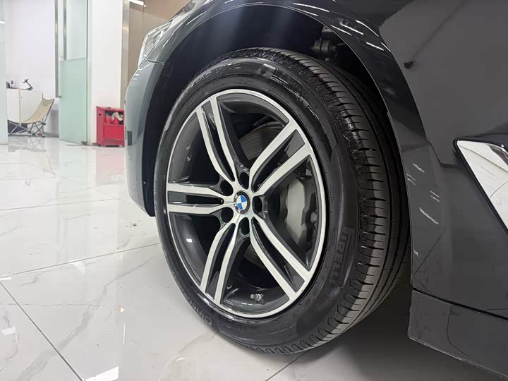 Photo 6 - BMW 5 Series