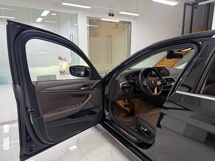 Photo 7 - BMW 5 Series