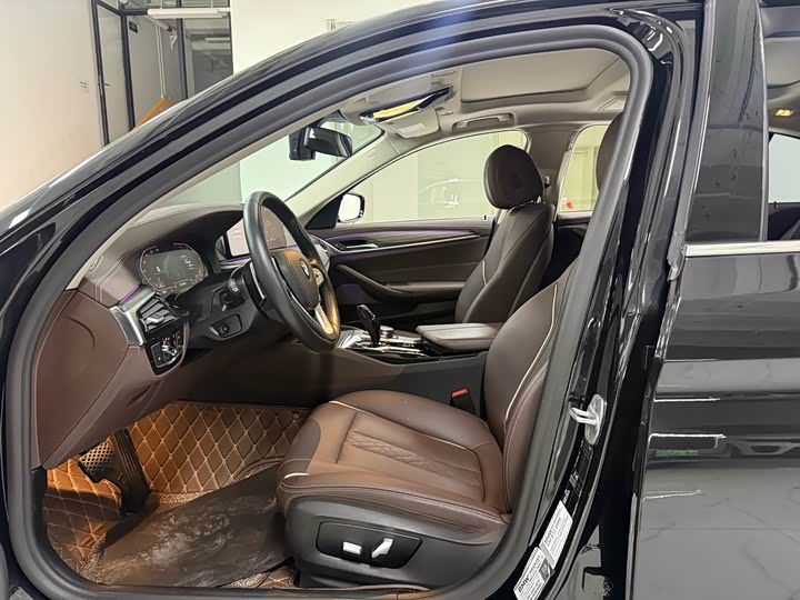 Photo 8 - BMW 5 Series