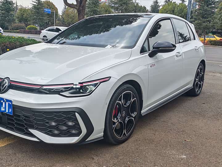 Фото 1 - Volkswagen Golf GTI