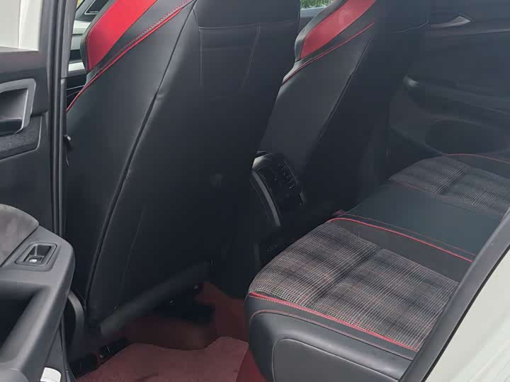 Фото 5 - Volkswagen Golf GTI