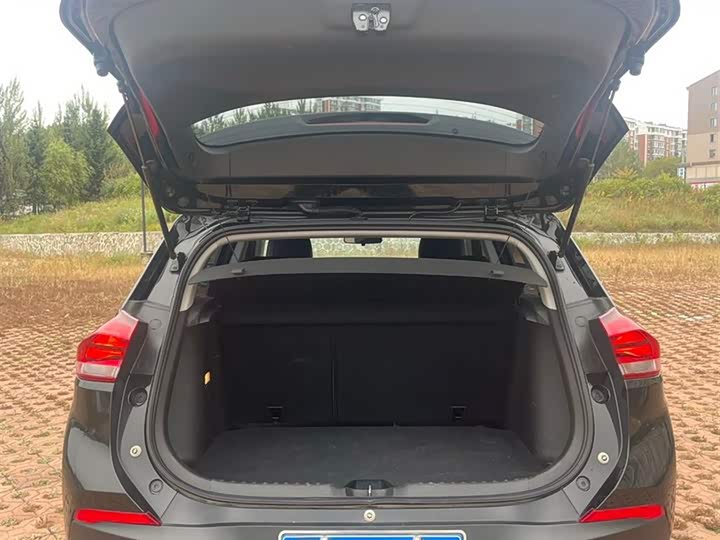 Фото 7 - Chevrolet Tracker