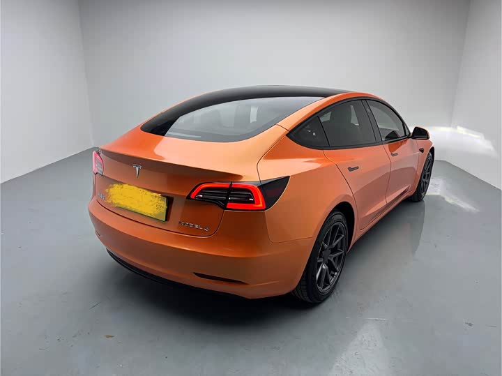 Фото 4 - Tesla Model 3