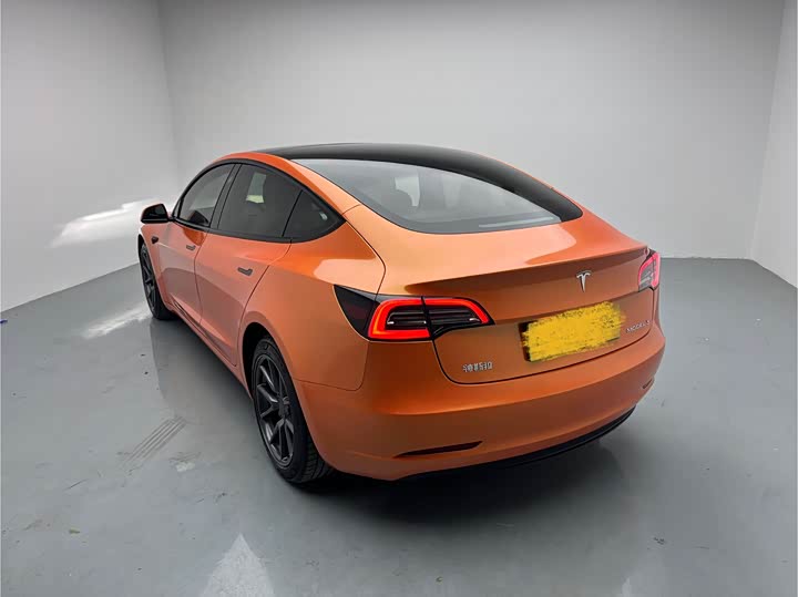 Фото 6 - Tesla Model 3