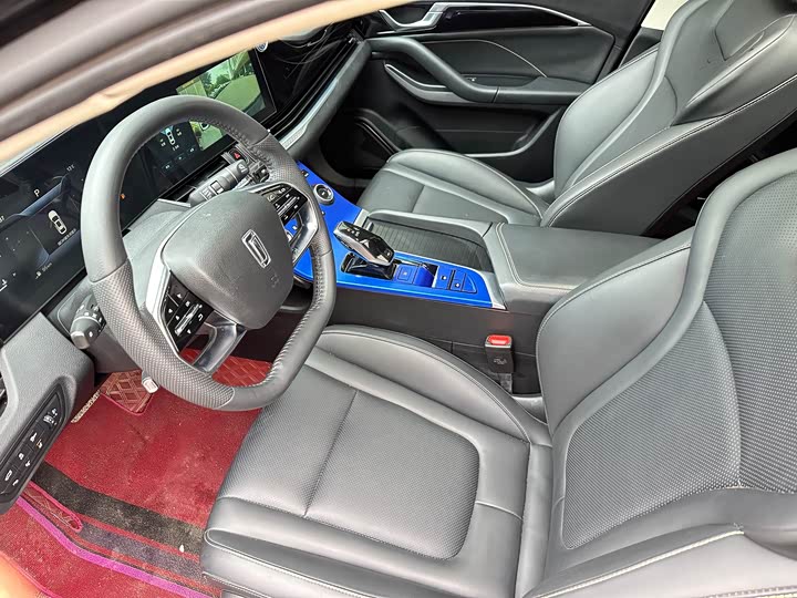 Фото 7 - Bestune B70