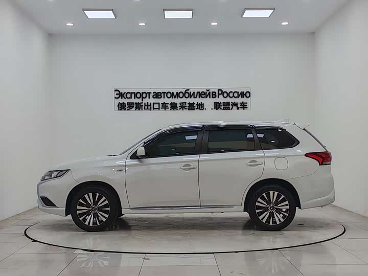 Фото 5 - Mitsubishi Outlander