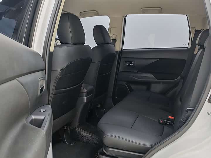 Фото 7 - Mitsubishi Outlander