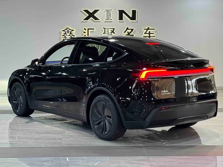 Photo 4 - Tesla Model Y